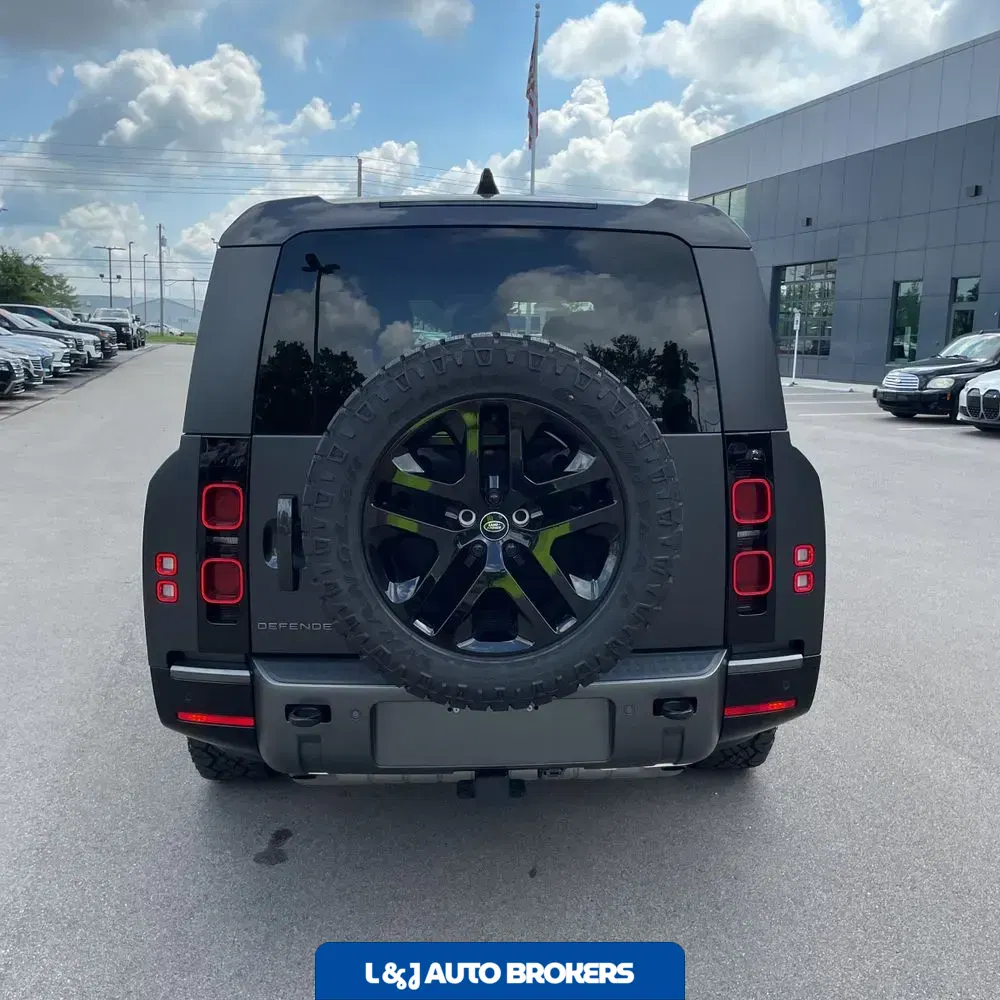2024 Land Rover Defender 130 Outbound P400