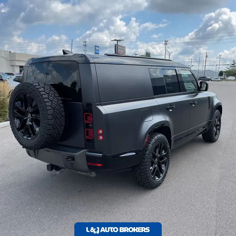 2024 Land Rover Defender 130 Outbound P400