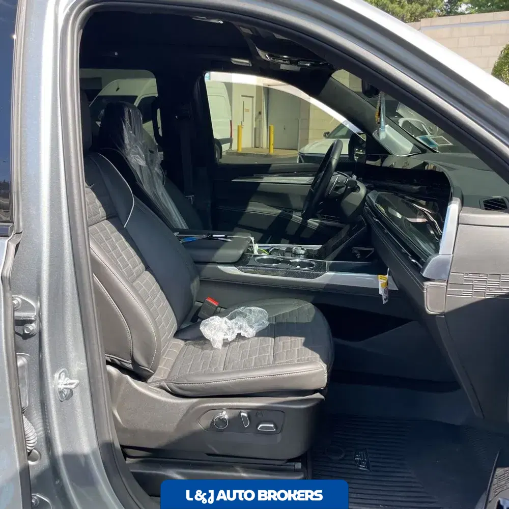 2025 Cadillac Escalade-V ESV Base