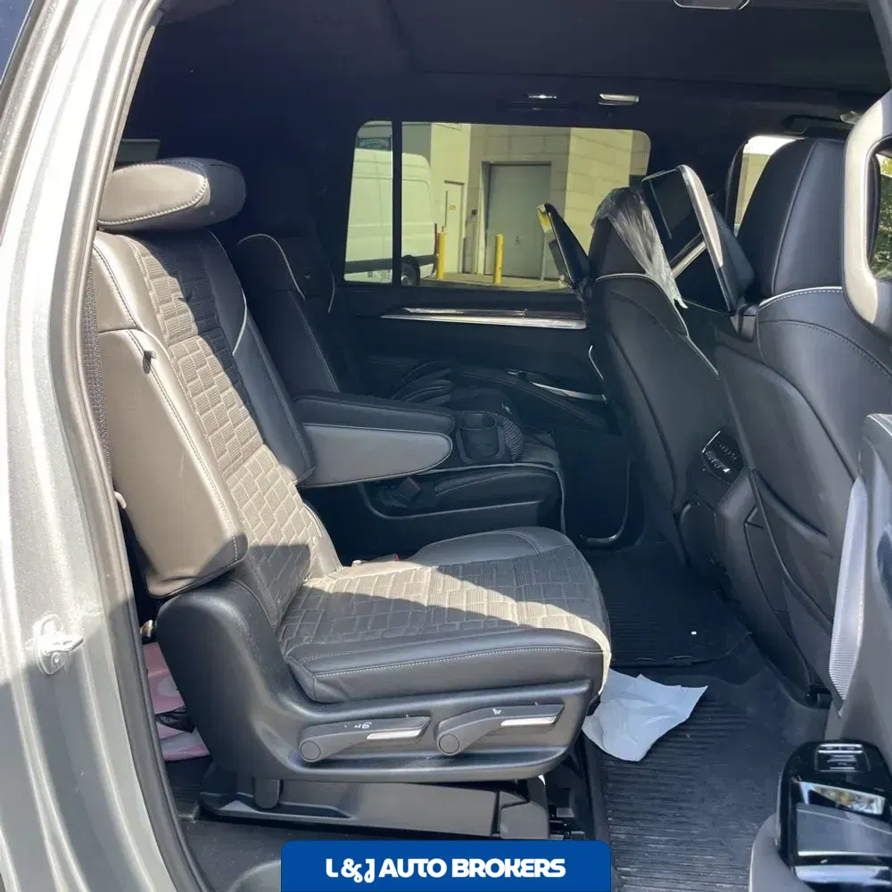 2025 Cadillac Escalade-V ESV Base