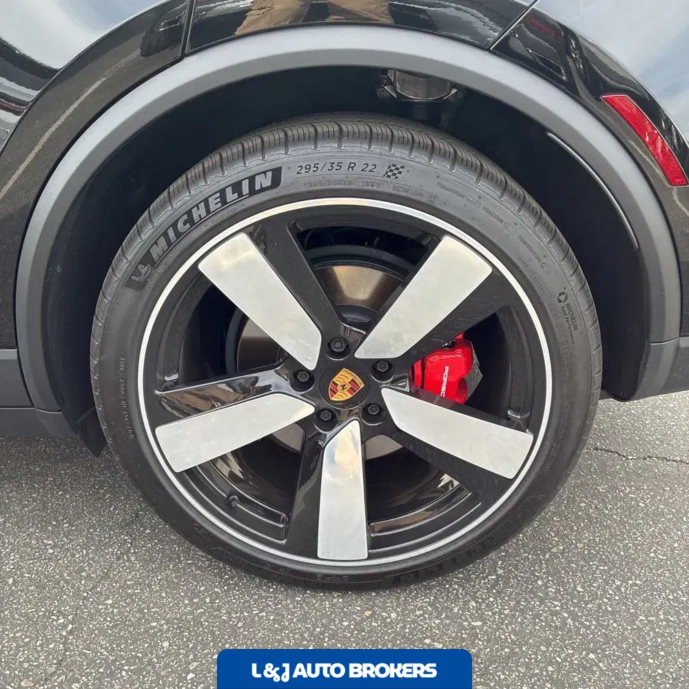 2025 Porsche Macan 4S Electric