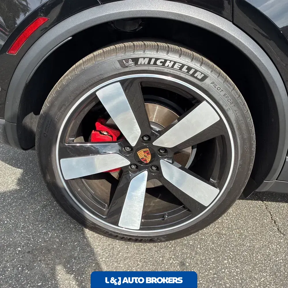 2025 Porsche Macan 4S Electric