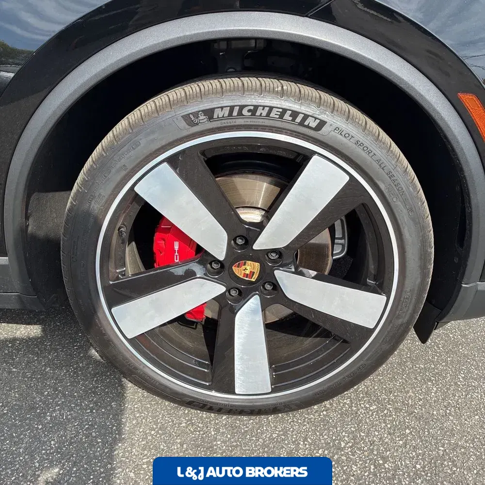 2025 Porsche Macan 4S Electric