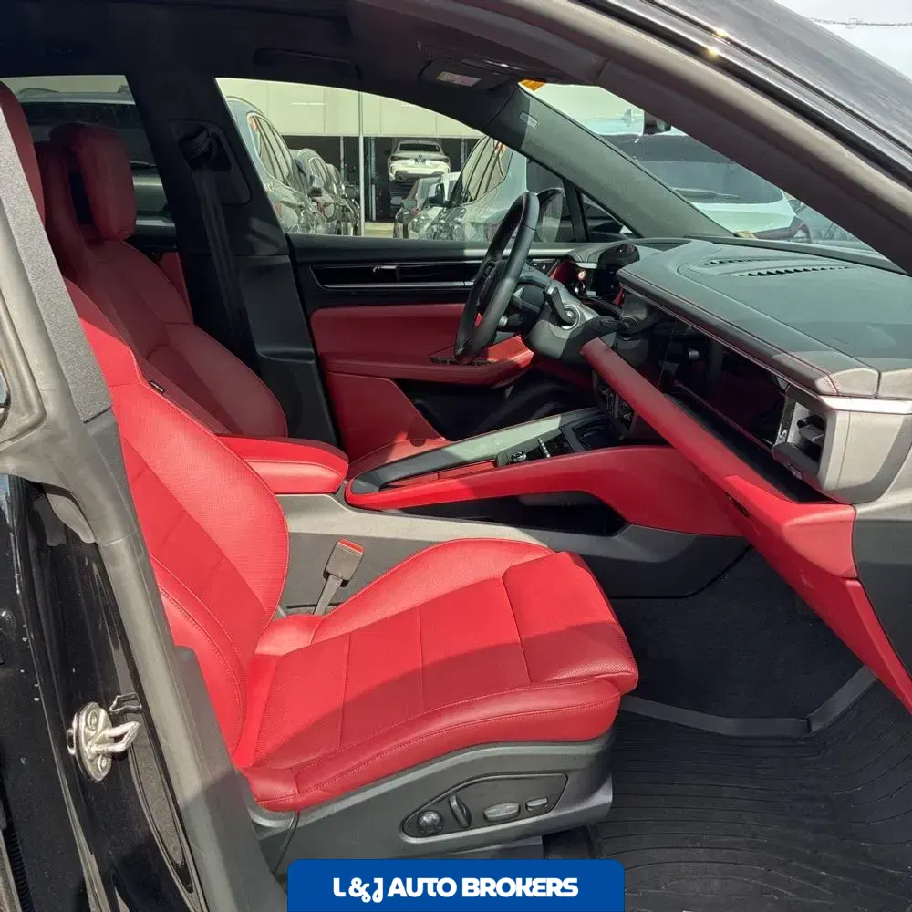 2025 Porsche Macan 4S Electric