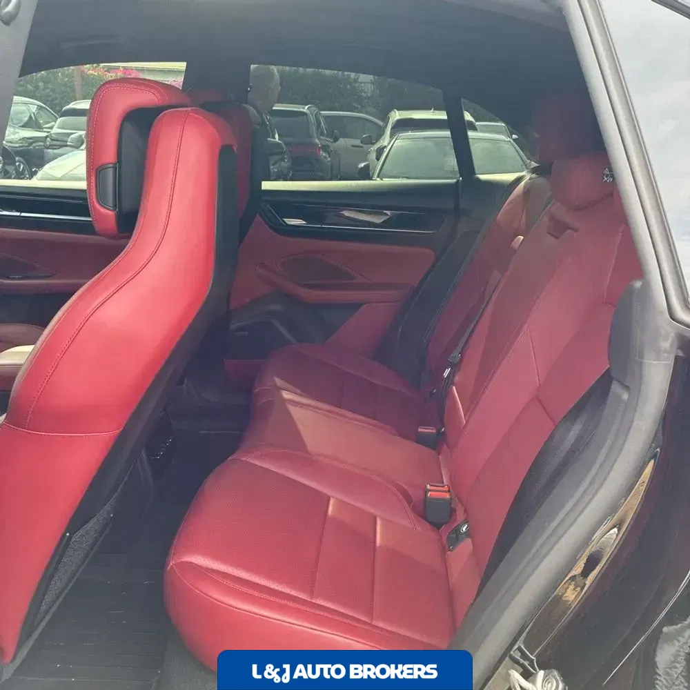 2025 Porsche Macan 4S Electric