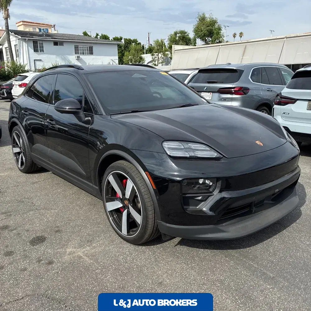 2025 Porsche Macan 4S Electric