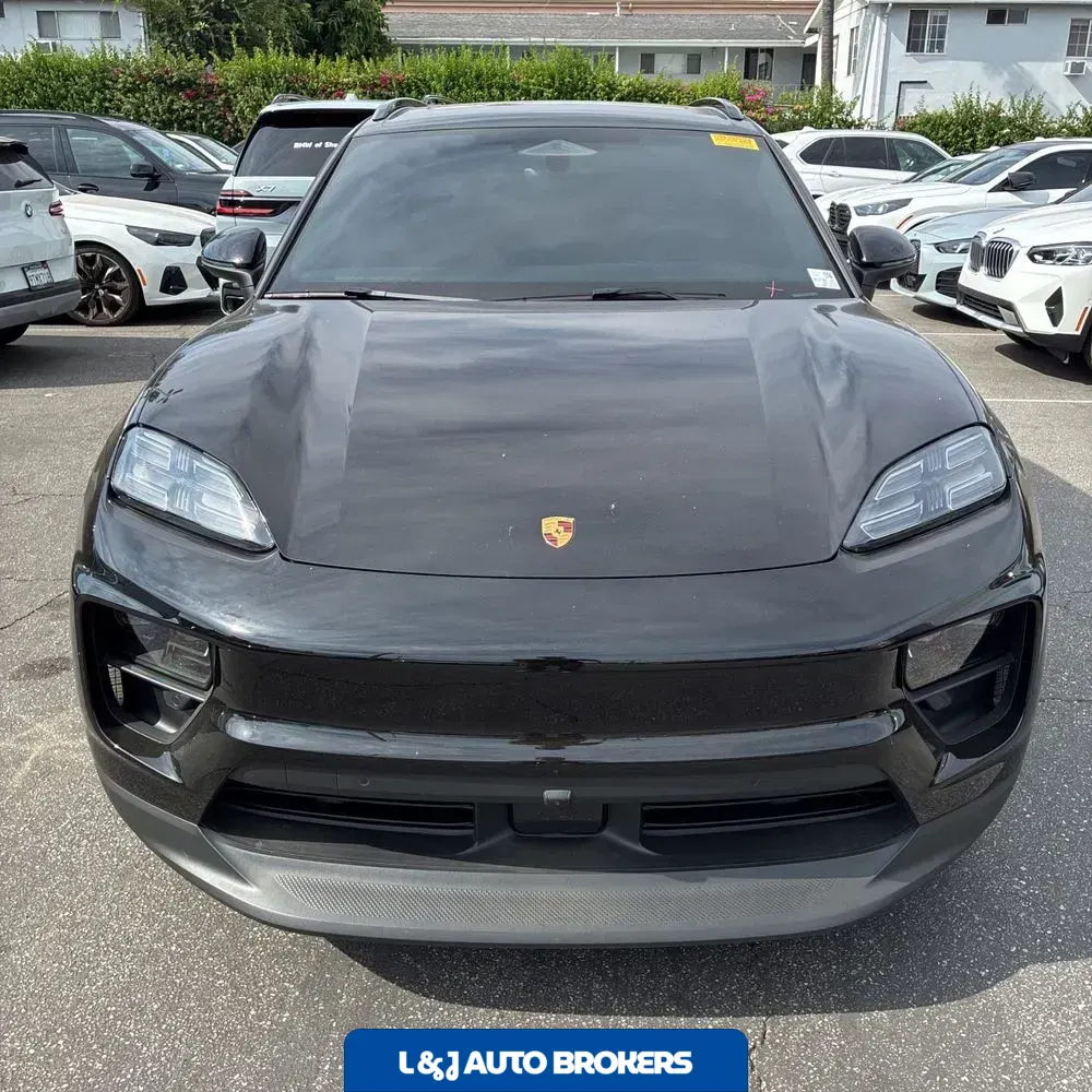 2025 Porsche Macan 4S Electric