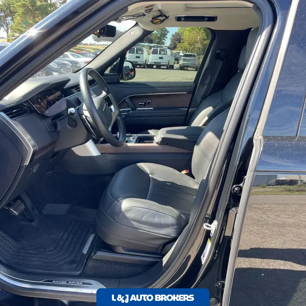 2023 Land Rover Range Rover P530 SE