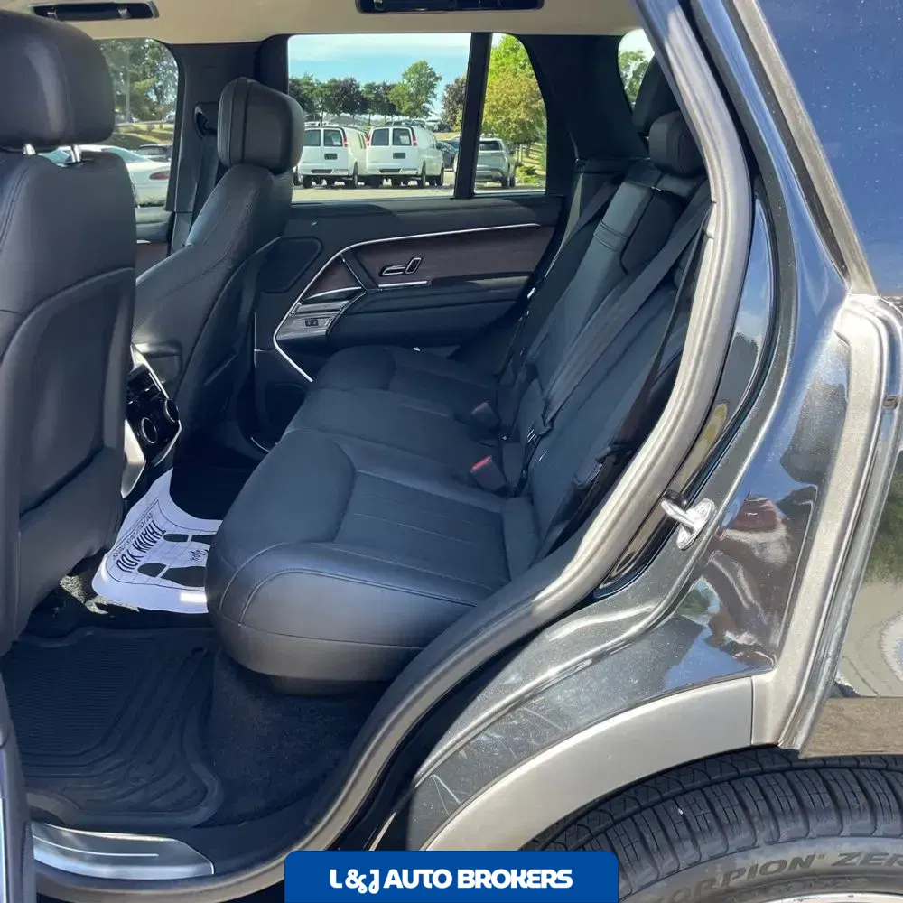 2023 Land Rover Range Rover P530 SE