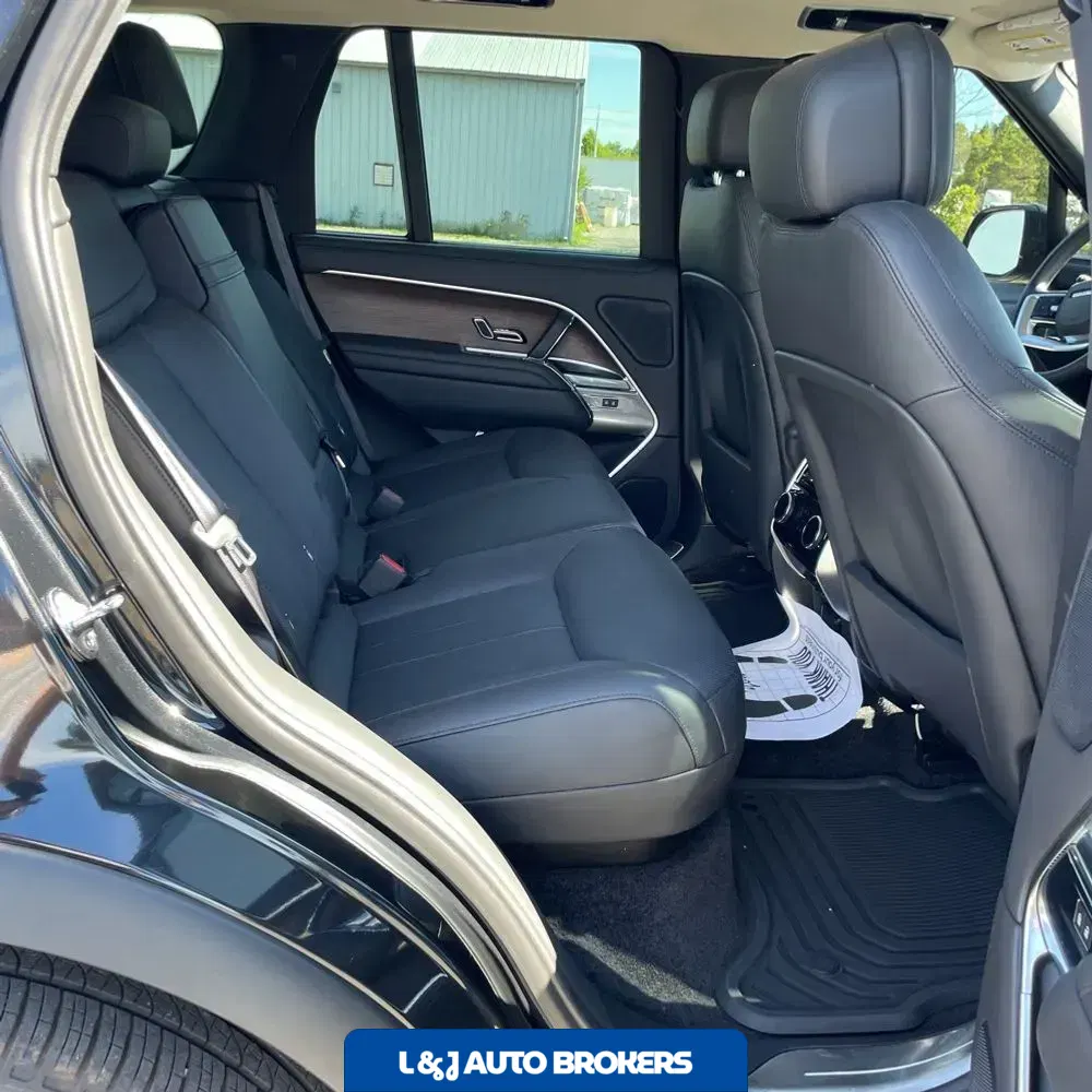 2023 Land Rover Range Rover P530 SE