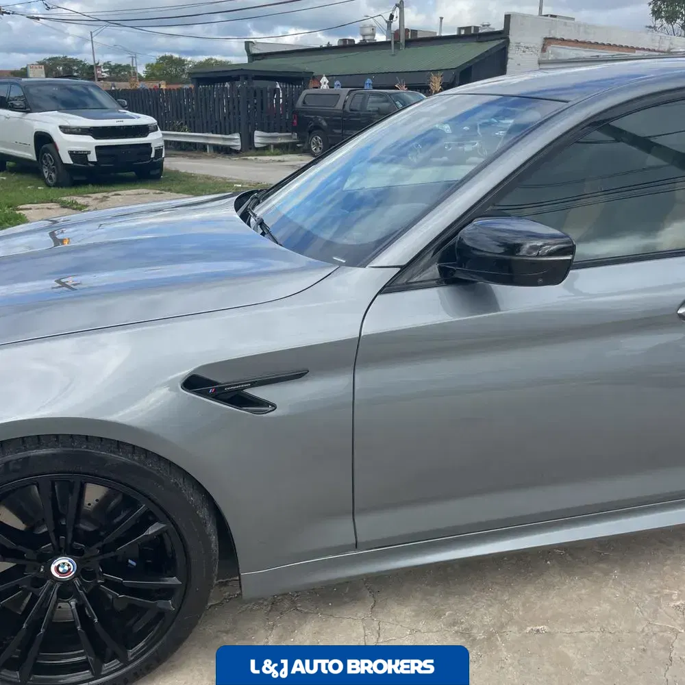 2023 BMW M5