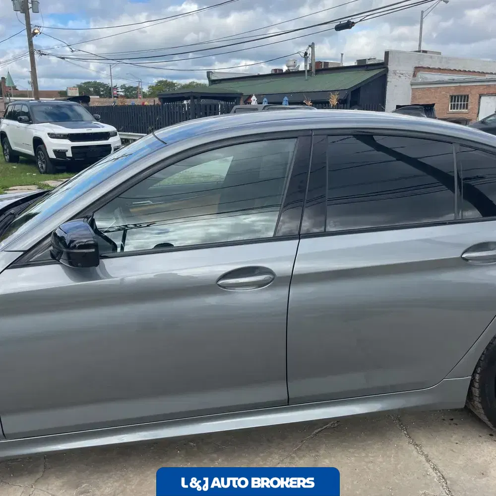 2023 BMW M5