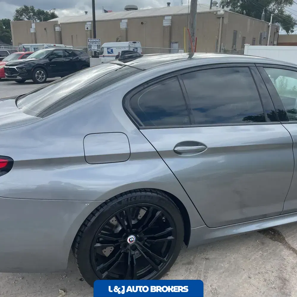 2023 BMW M5