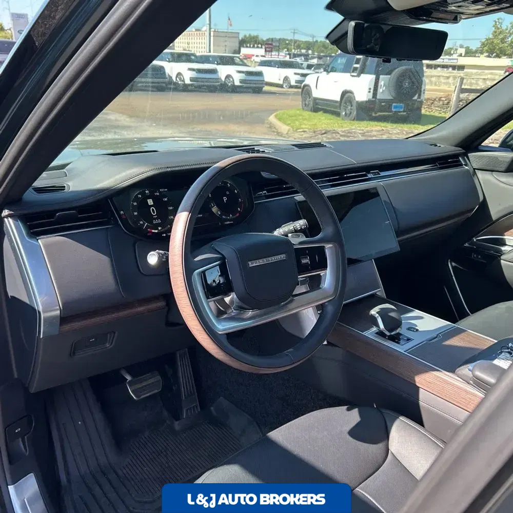 2025 Land Rover Range Rover Autobiography P530