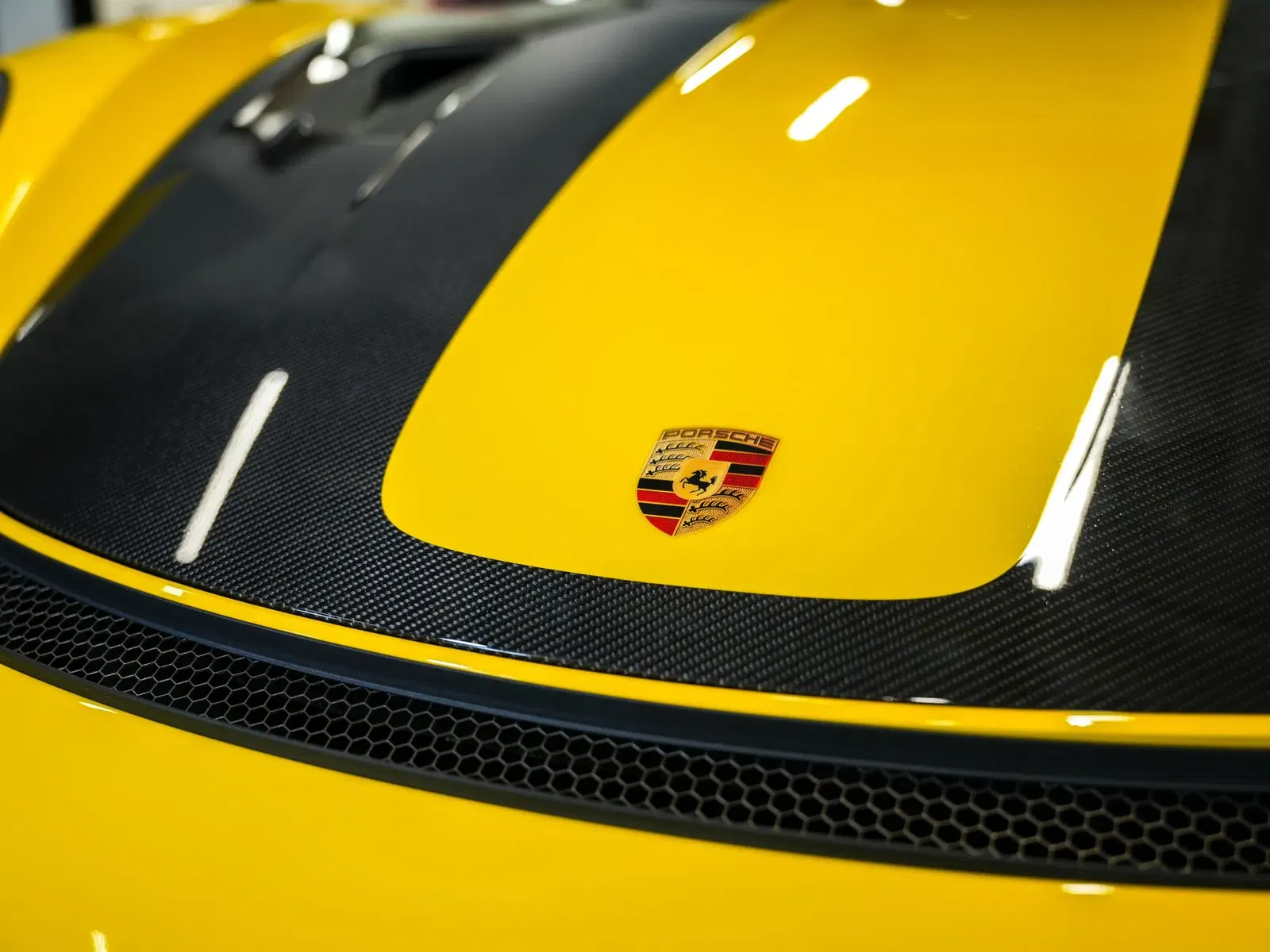 2025 Porsche 718 Spyder RS Weissach