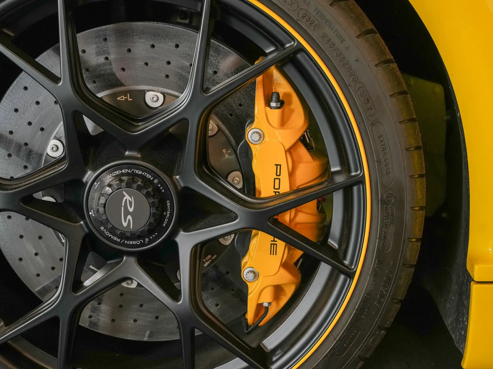 2025 Porsche 718 Spyder RS Weissach