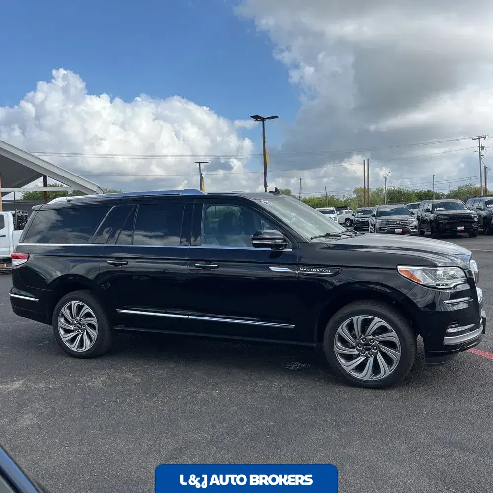 2023 Lincoln Navigator L Reserve