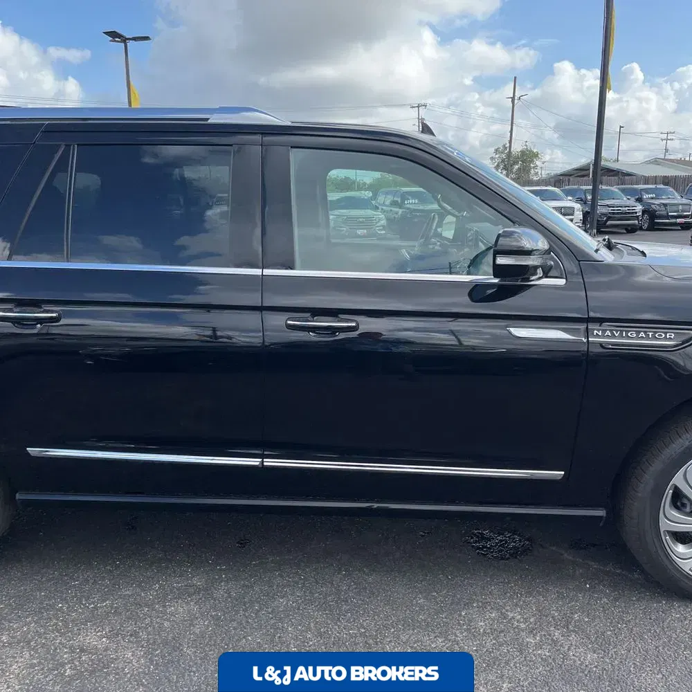 2023 Lincoln Navigator L Reserve