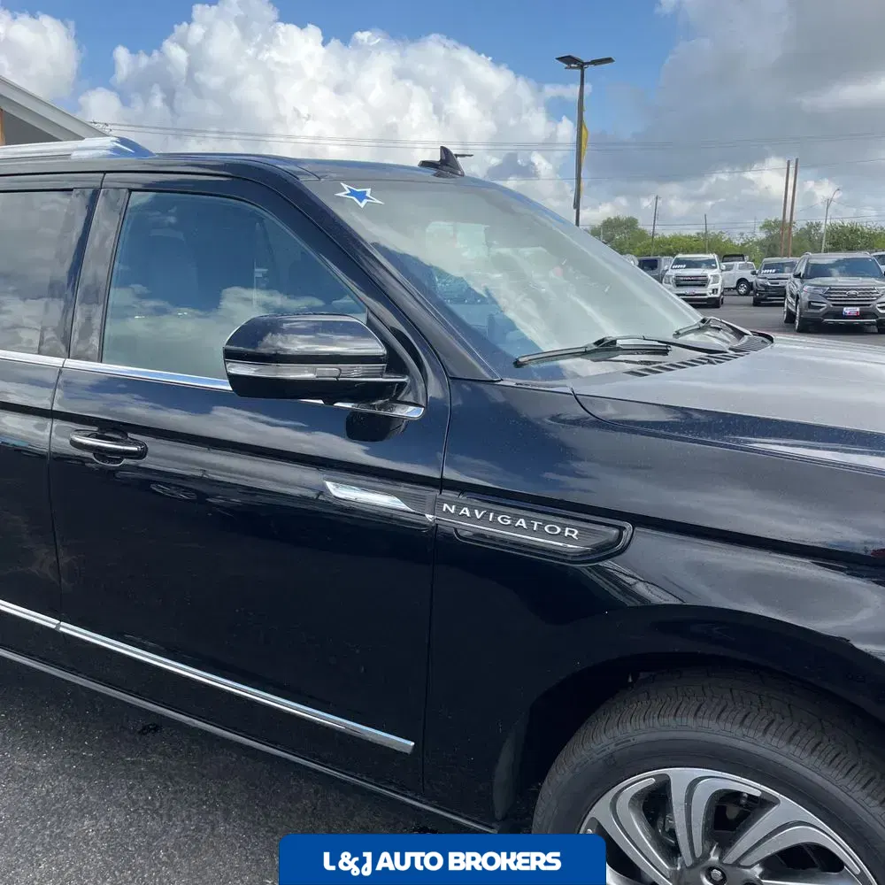 2023 Lincoln Navigator L Reserve