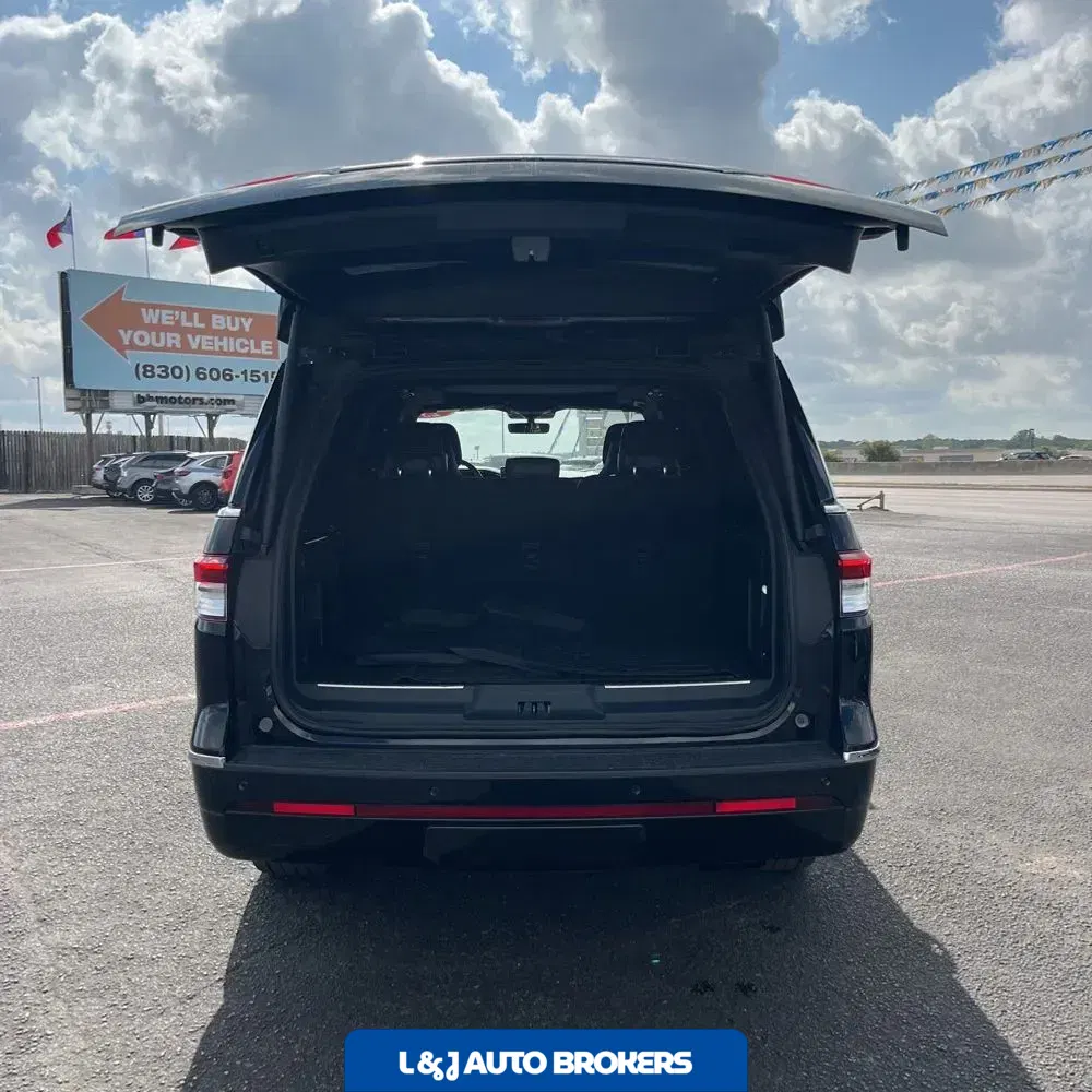 2023 Lincoln Navigator L Reserve
