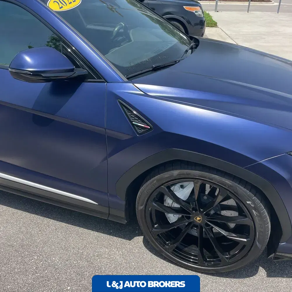 2022 Lamborghini Urus Base