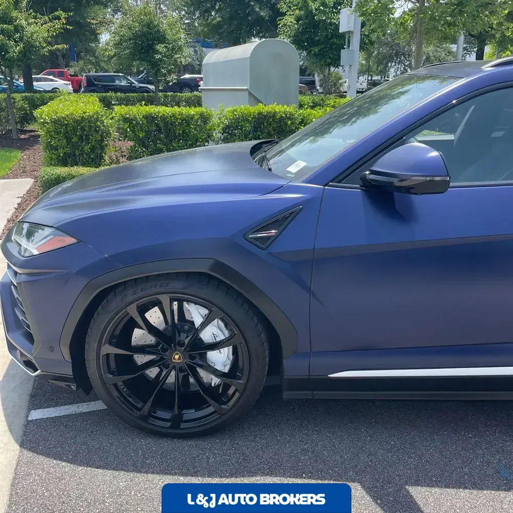 2022 Lamborghini Urus Base