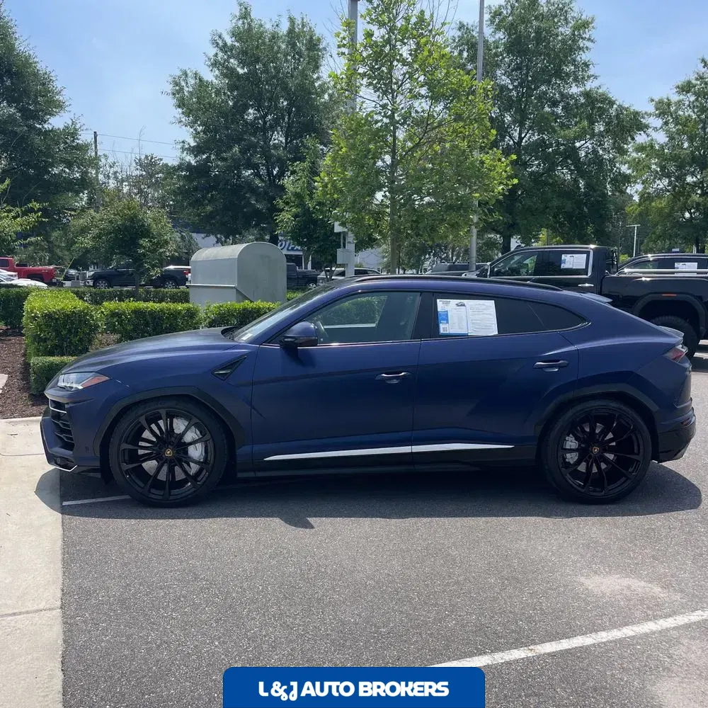 2022 Lamborghini Urus Base