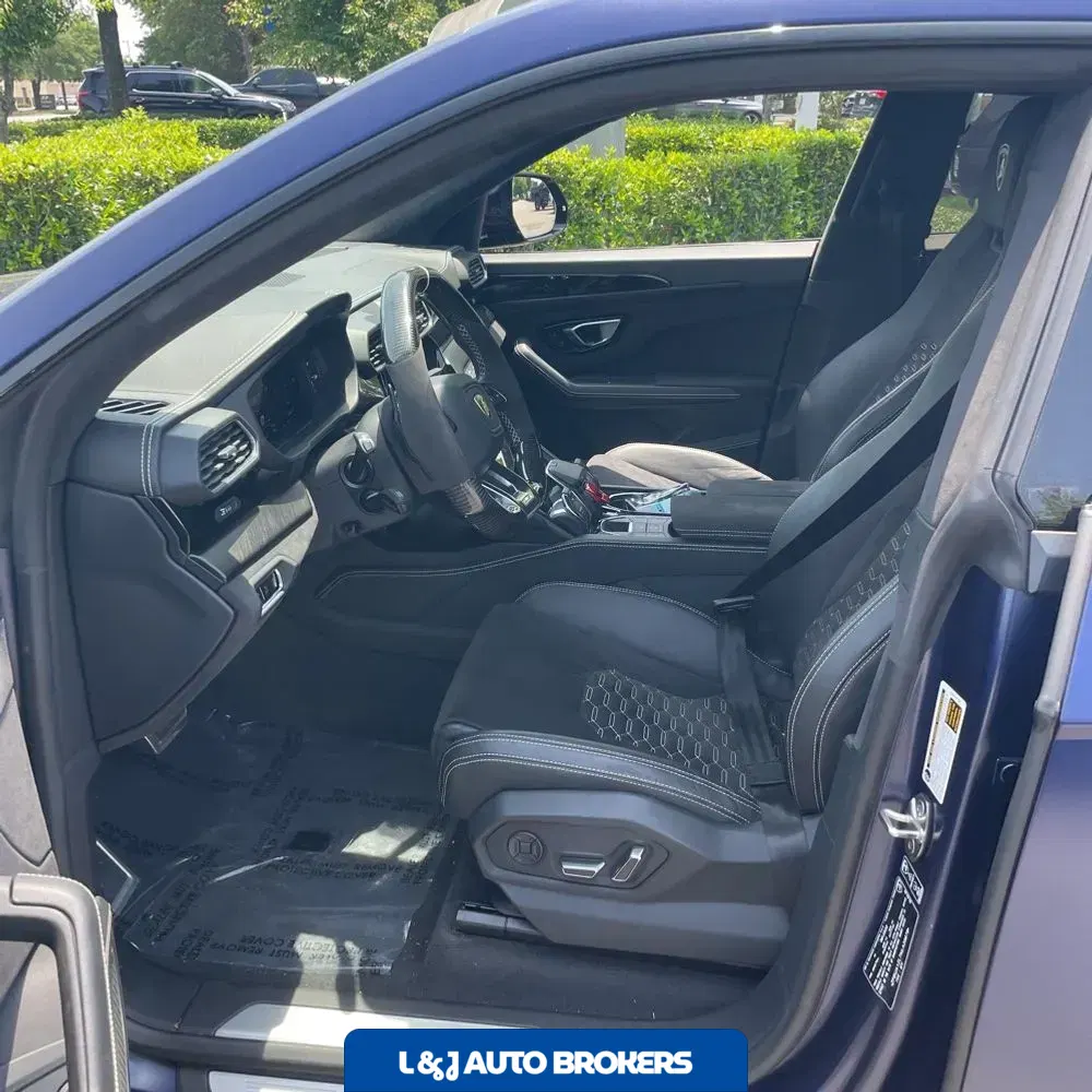 2022 Lamborghini Urus Base