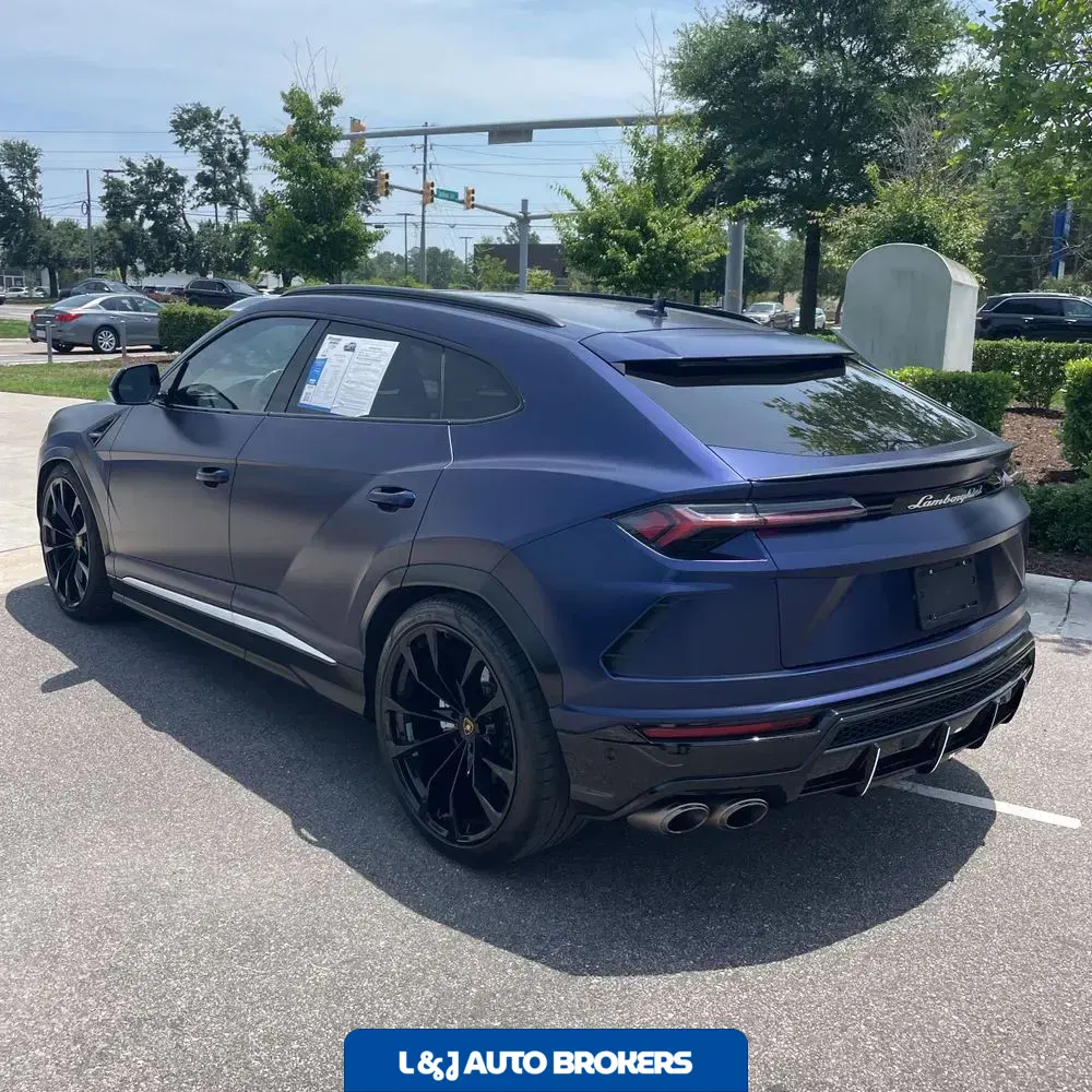 2022 Lamborghini Urus Base