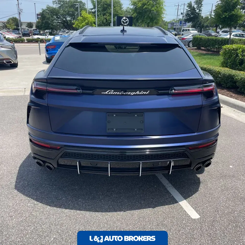 2022 Lamborghini Urus Base