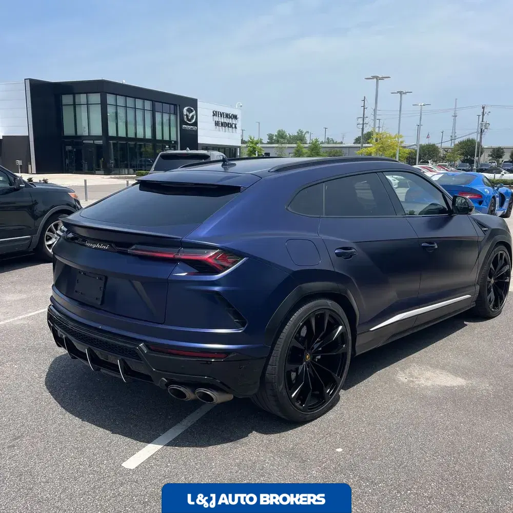 2022 Lamborghini Urus Base