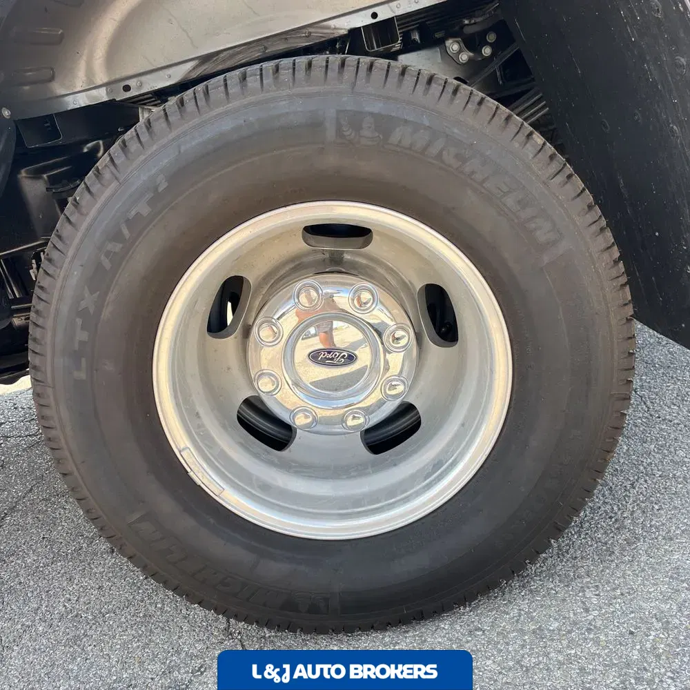 2025 Ford F-350 Super Duty Platinum