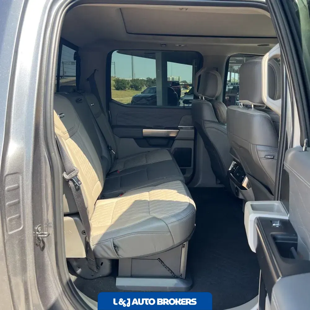 2025 Ford F-350 Super Duty Platinum