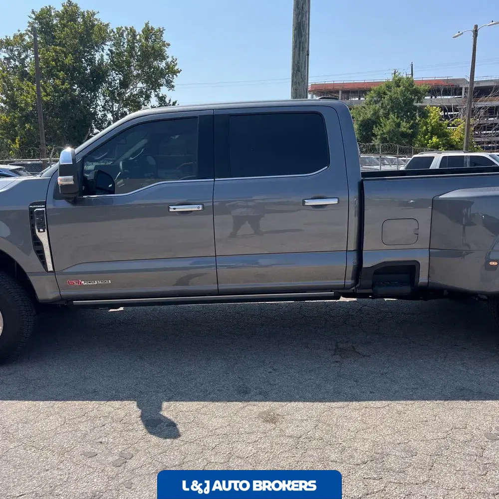 2025 Ford F-350 Super Duty Platinum