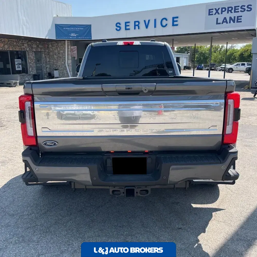 2025 Ford F-350 Super Duty Platinum