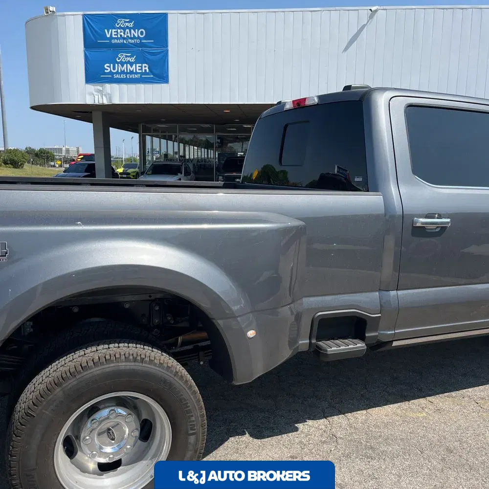 2025 Ford F-350 Super Duty Platinum