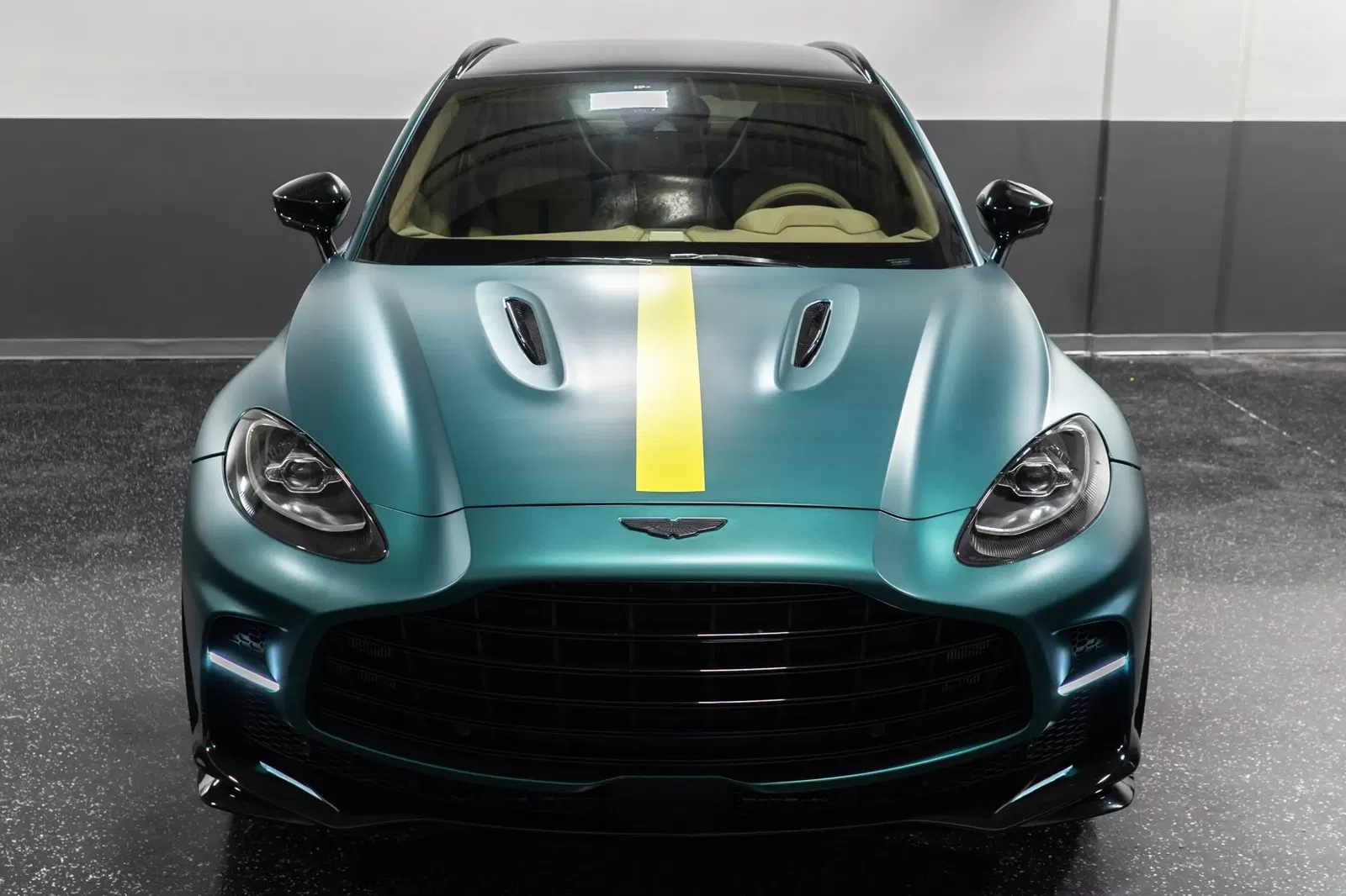 2023 Aston Martin DBX707