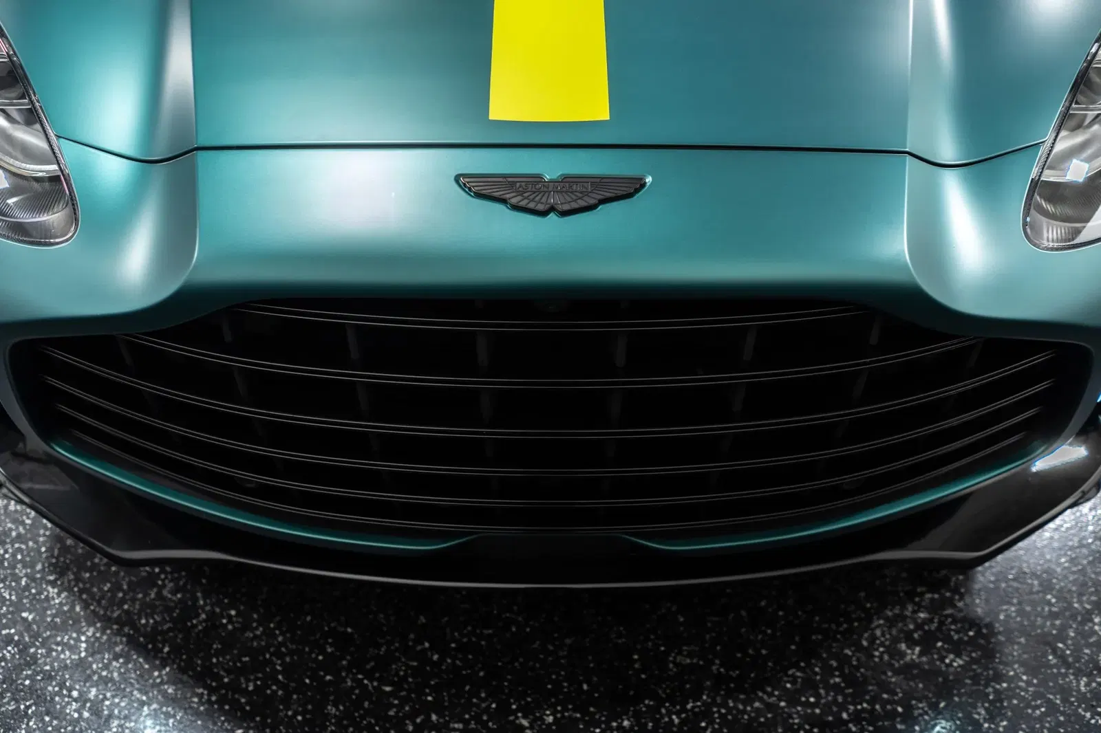 2023 Aston Martin DBX707