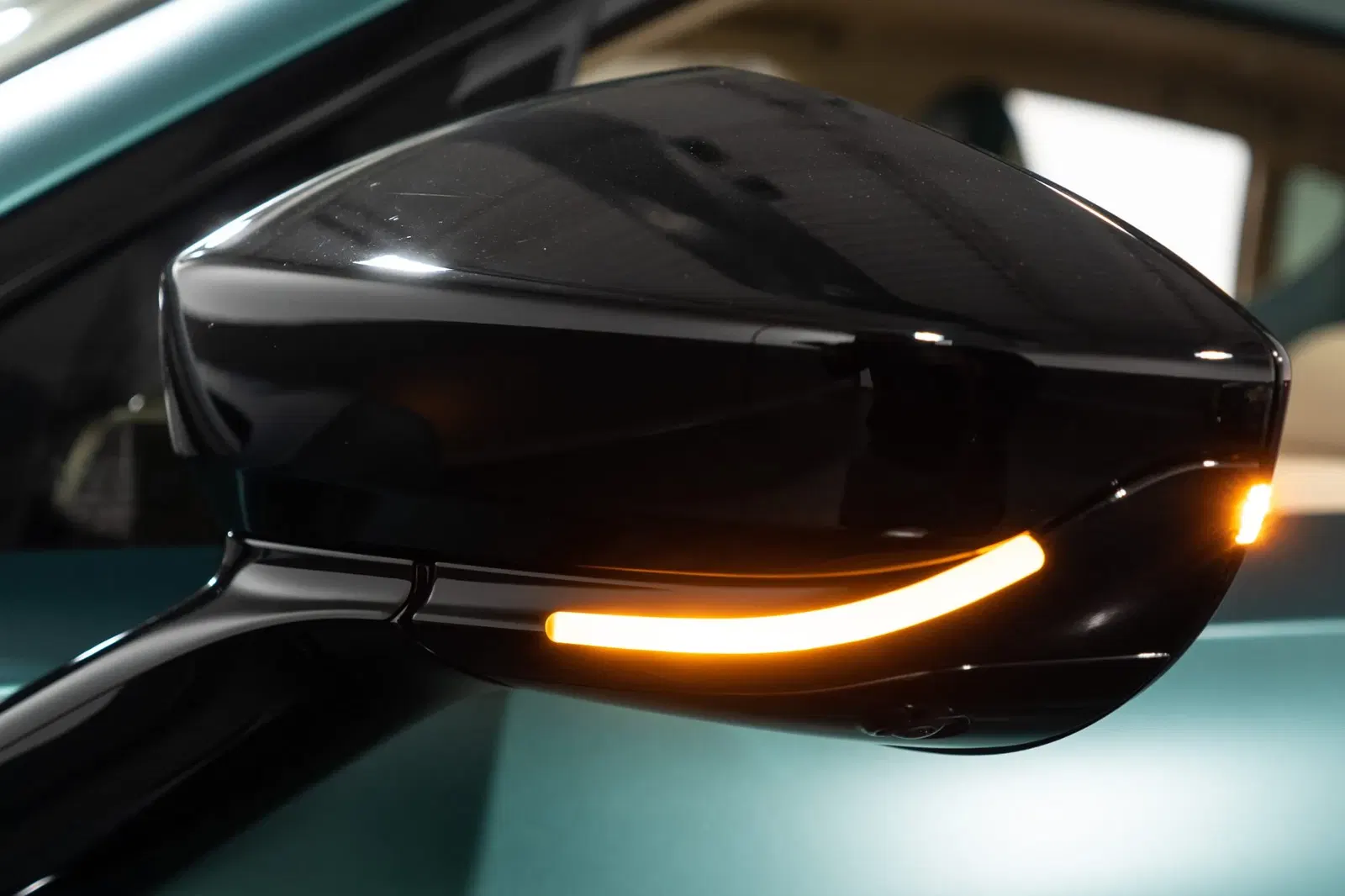 2023 Aston Martin DBX707