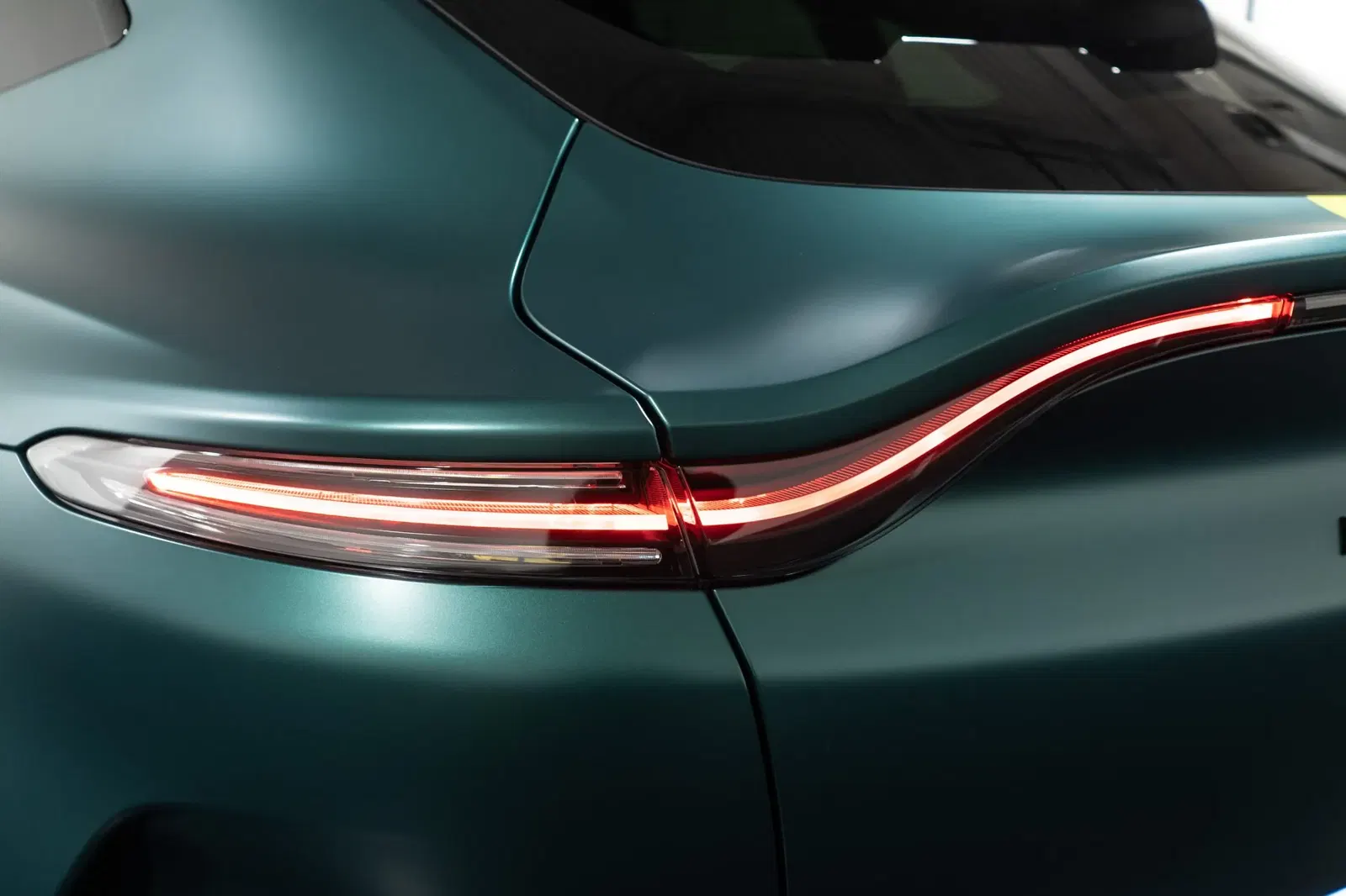 2023 Aston Martin DBX707