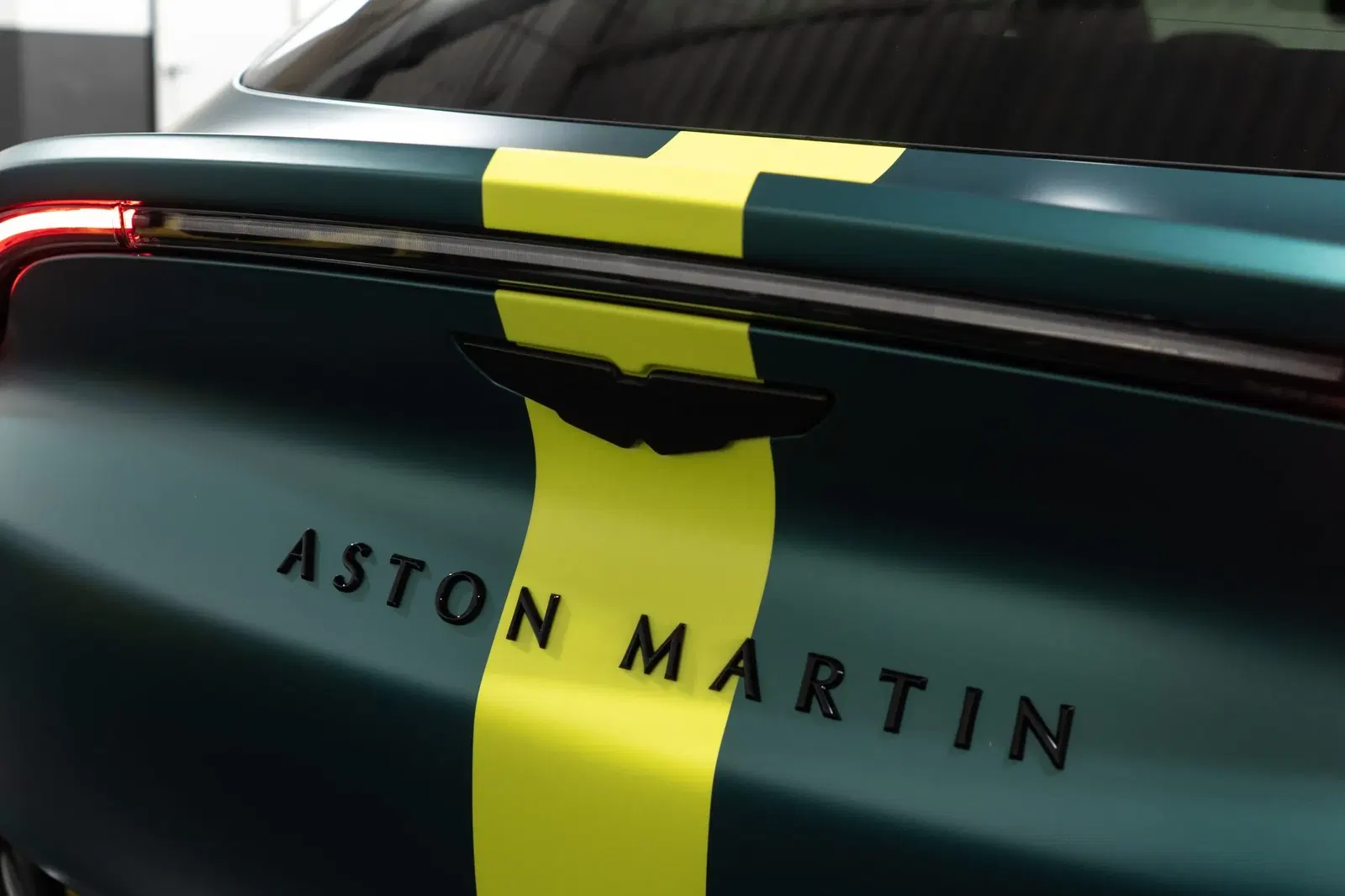 2023 Aston Martin DBX707