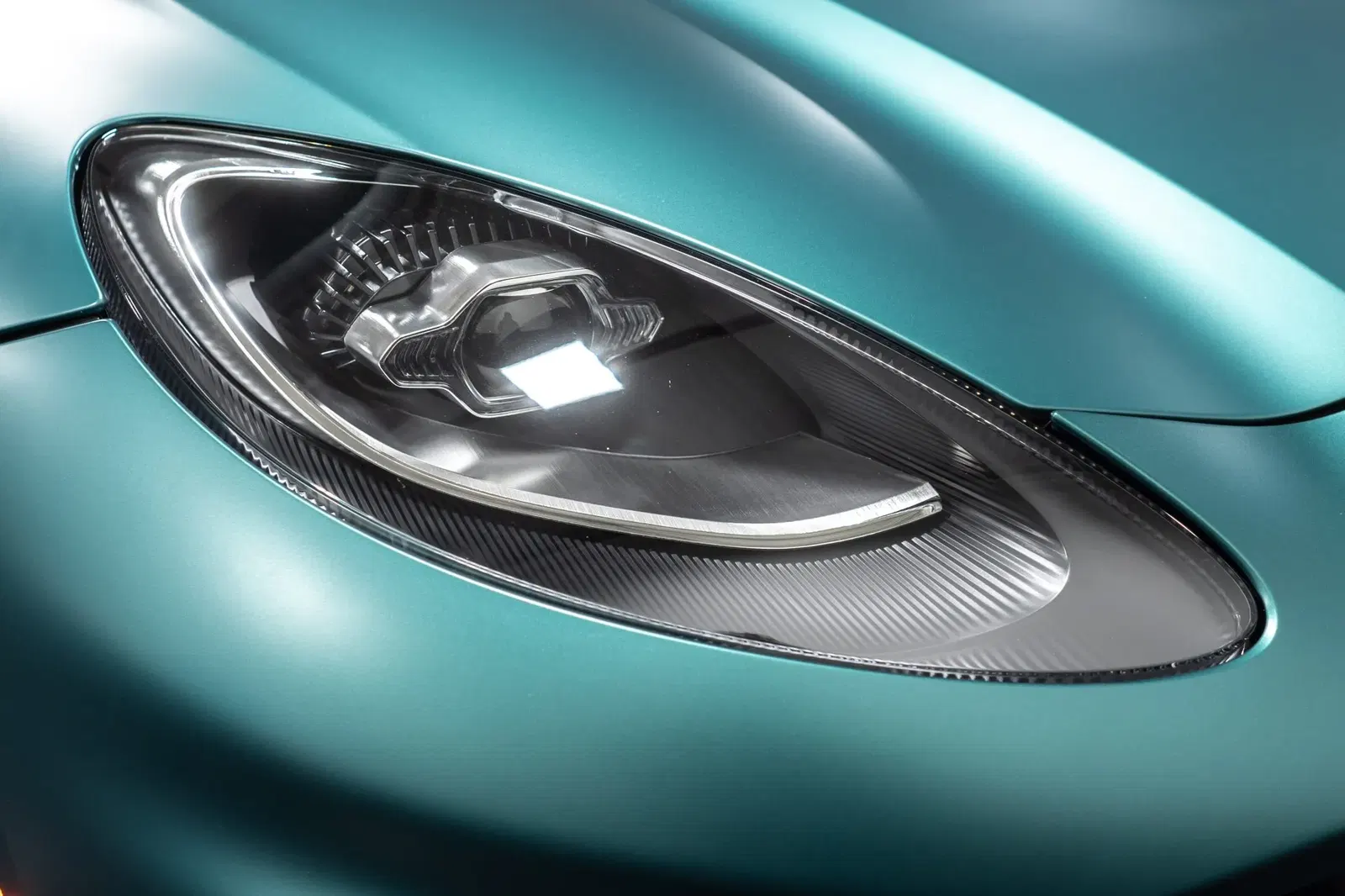 2023 Aston Martin DBX707