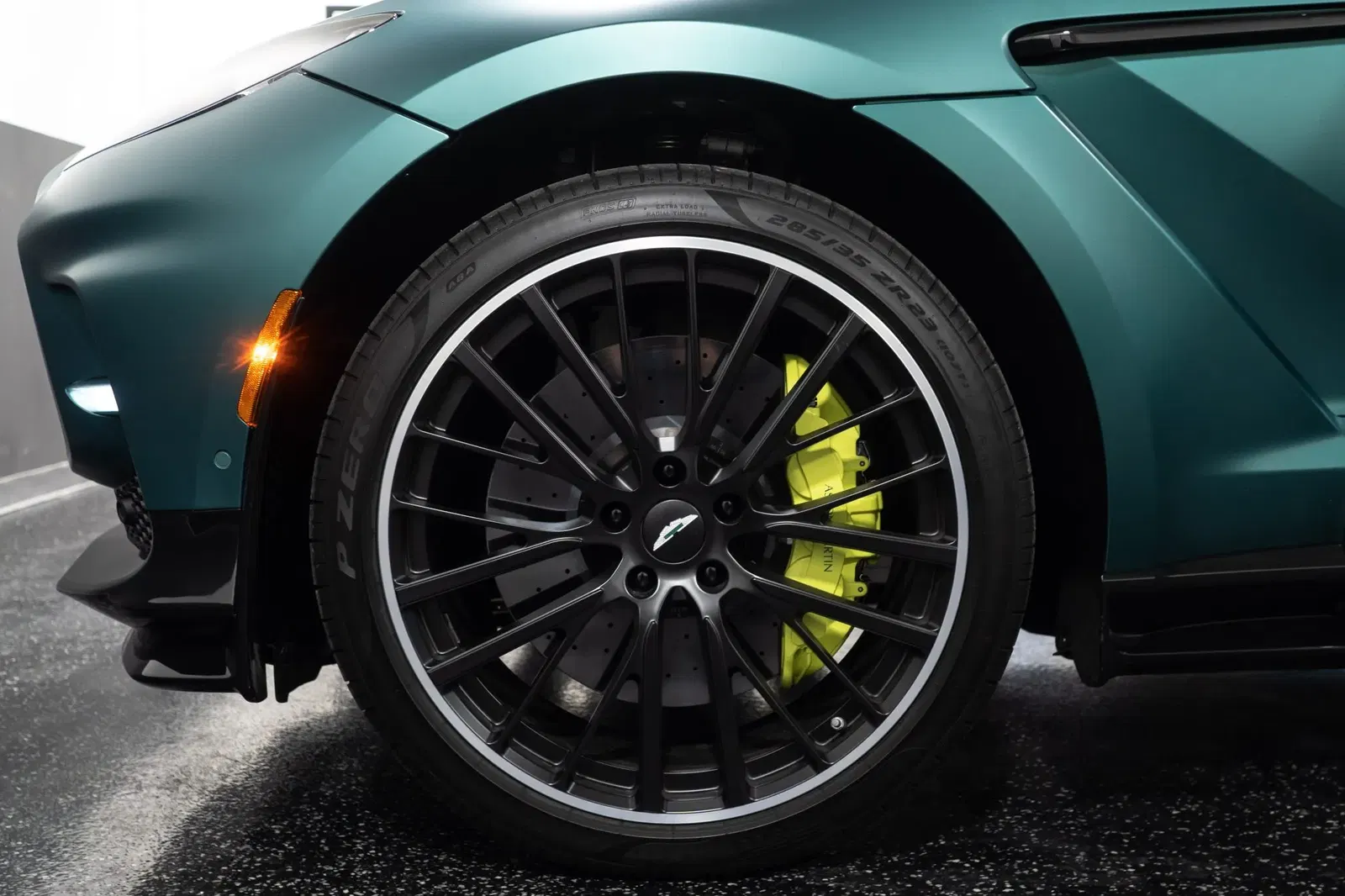 2023 Aston Martin DBX707