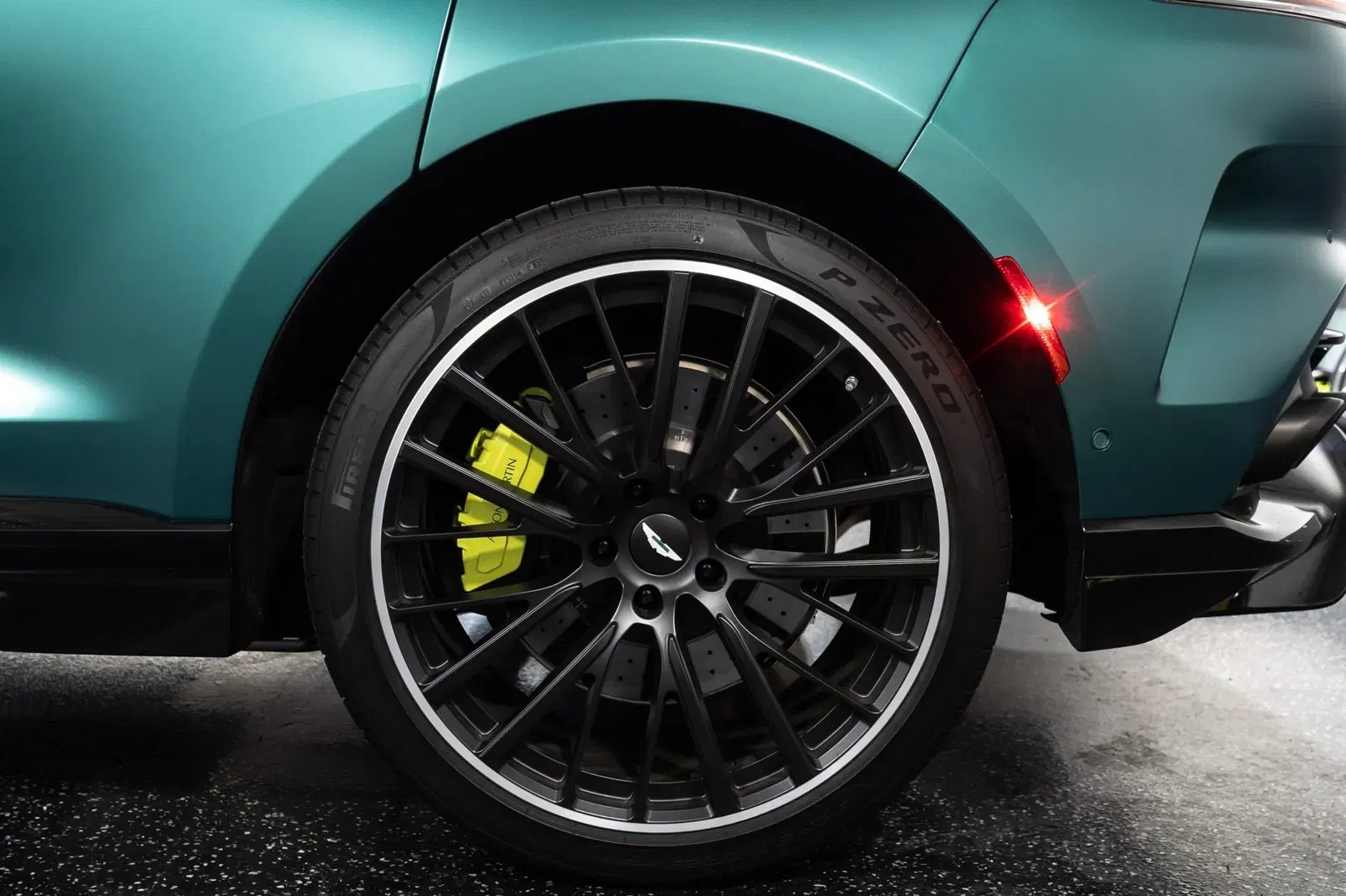 2023 Aston Martin DBX707