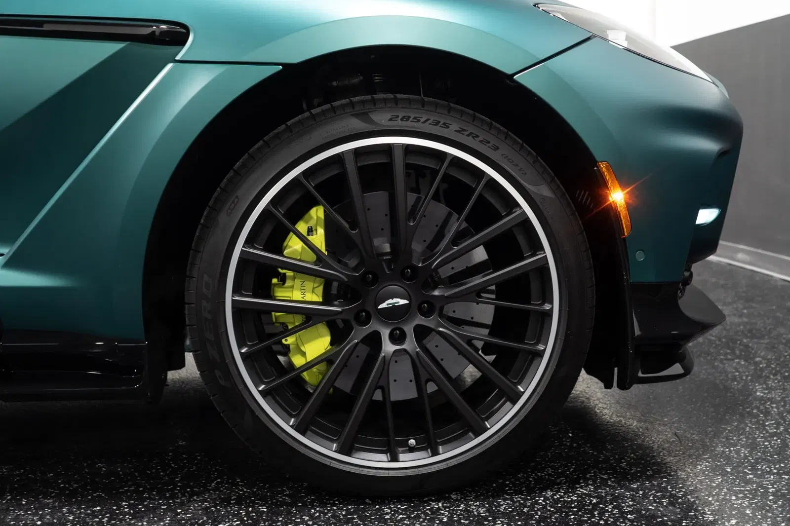 2023 Aston Martin DBX707
