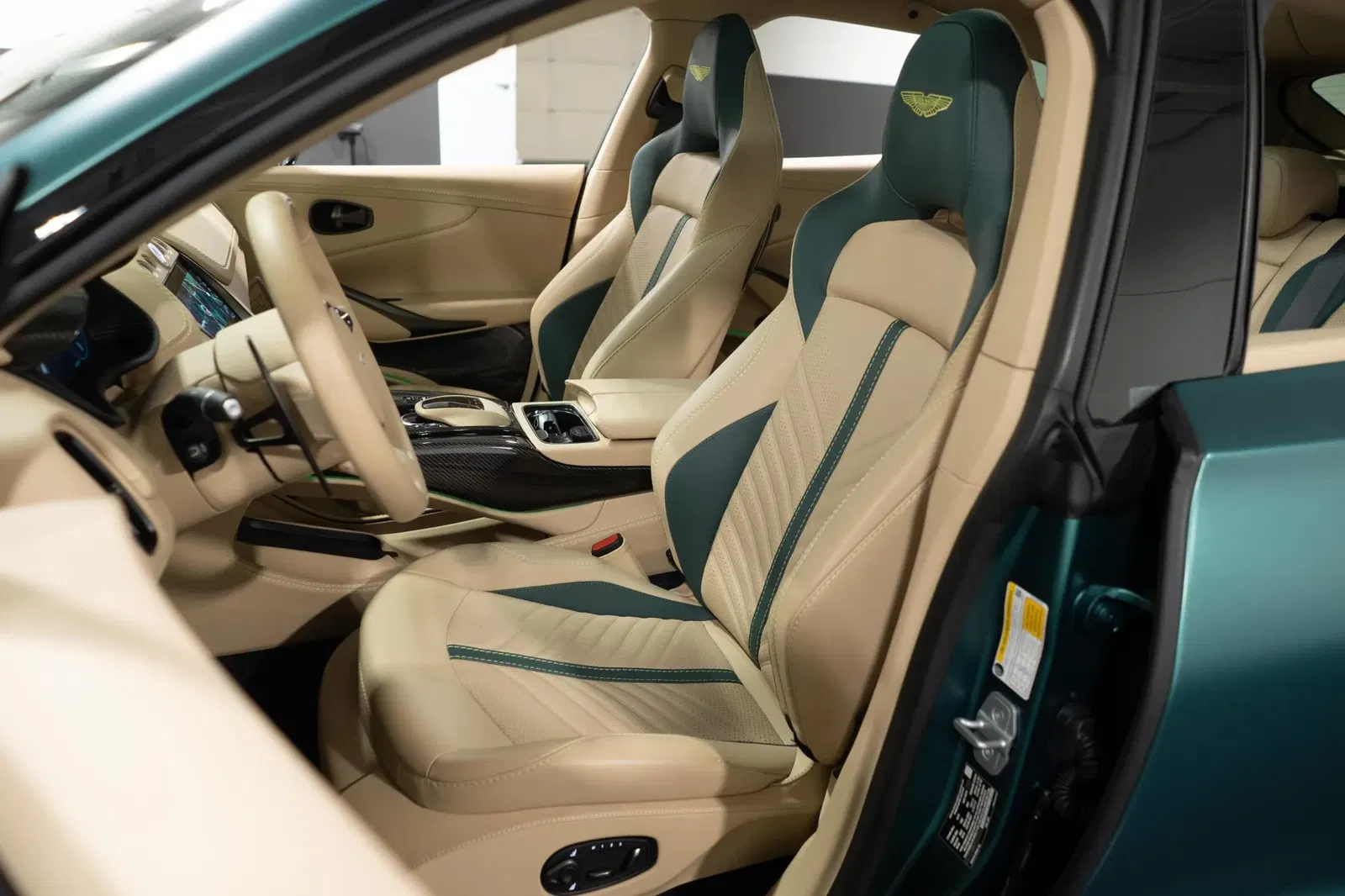 2023 Aston Martin DBX707