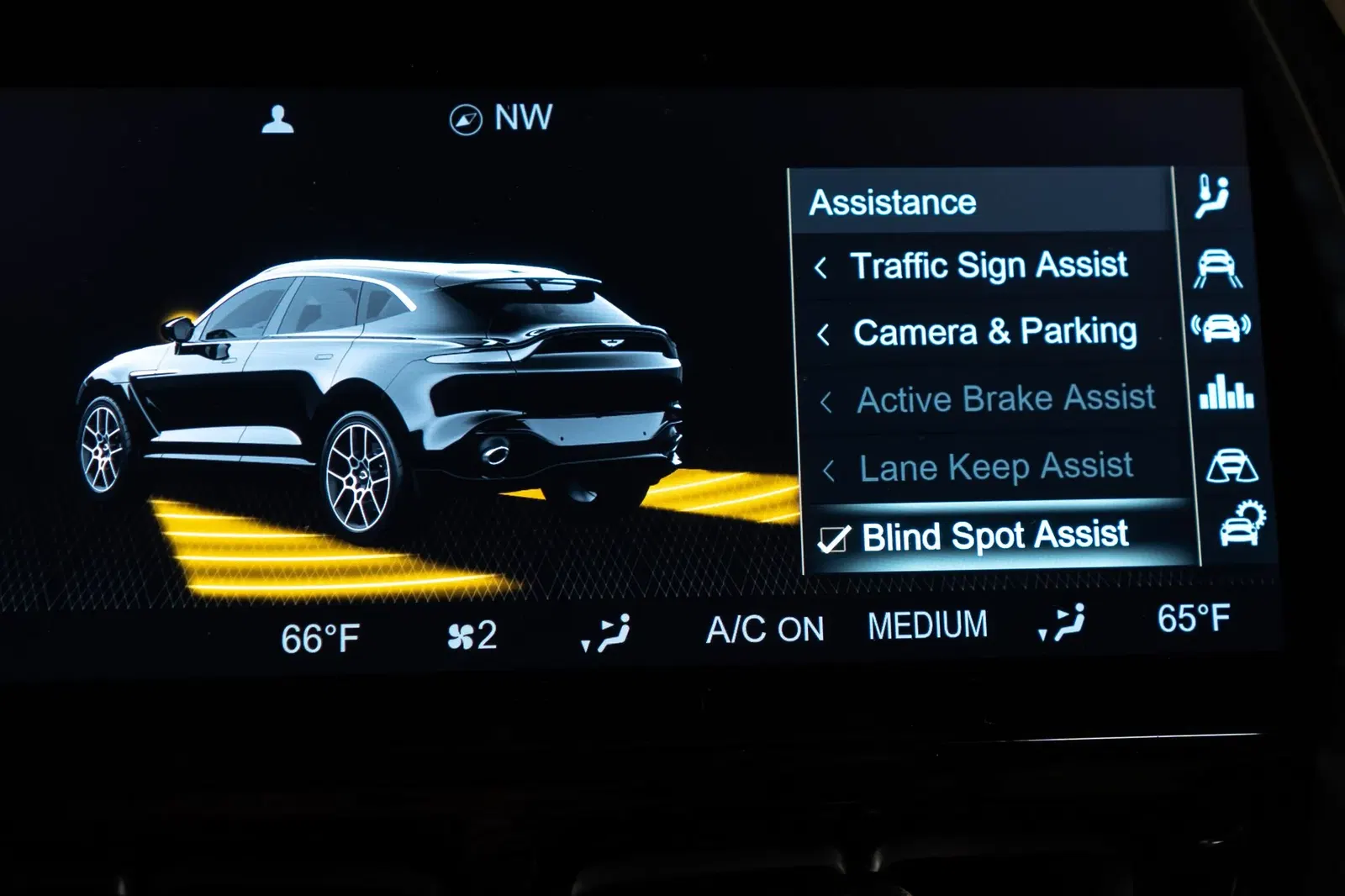 2023 Aston Martin DBX707