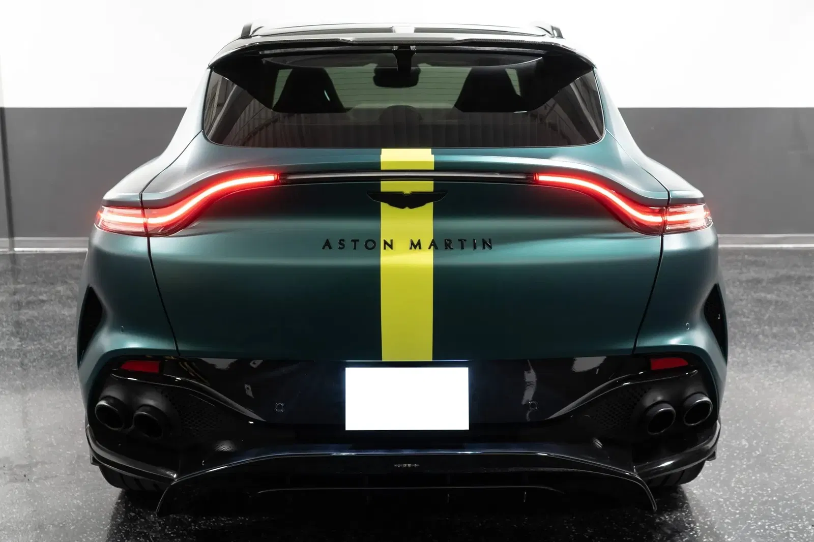 2023 Aston Martin DBX707
