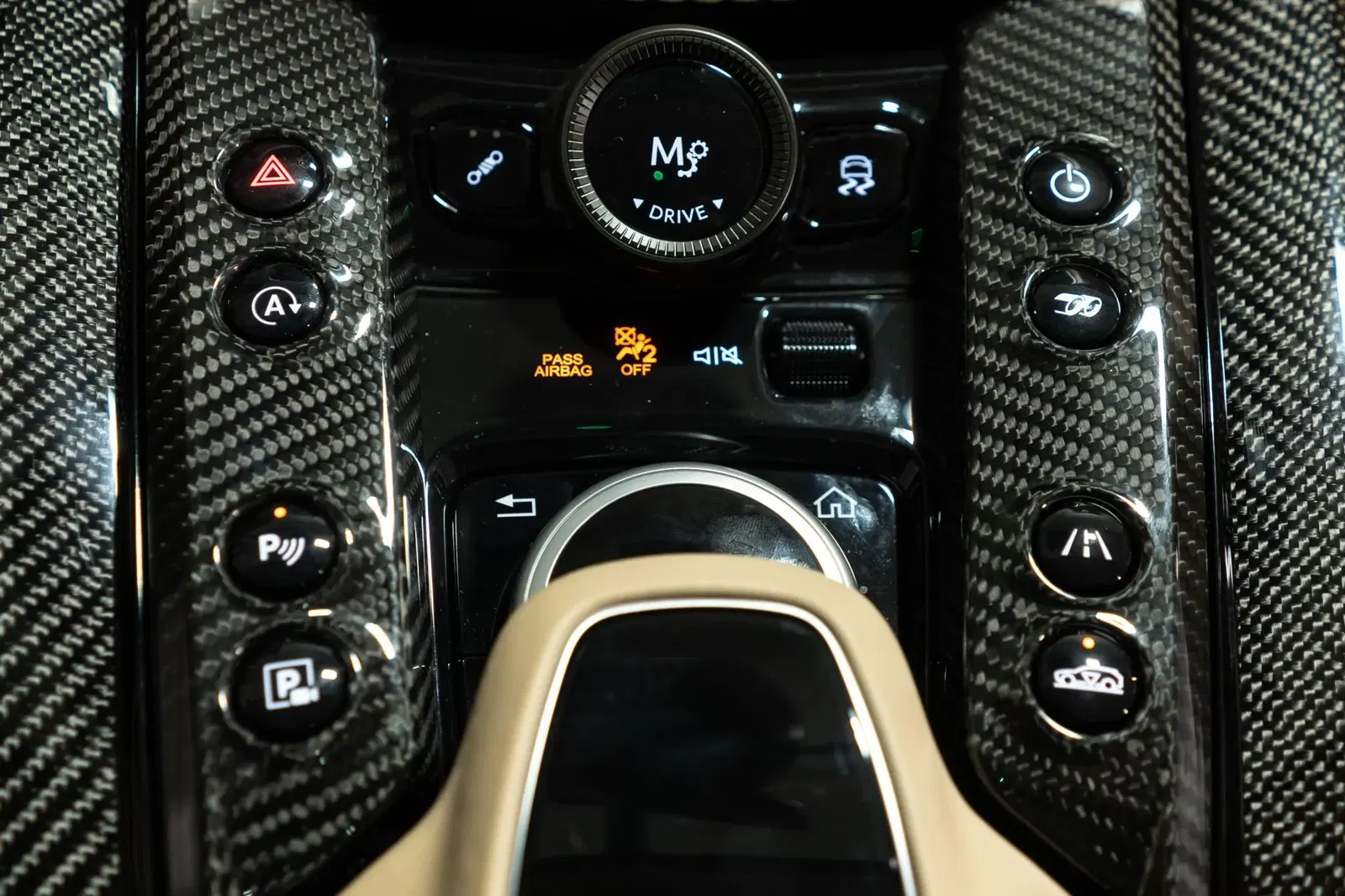 2023 Aston Martin DBX707