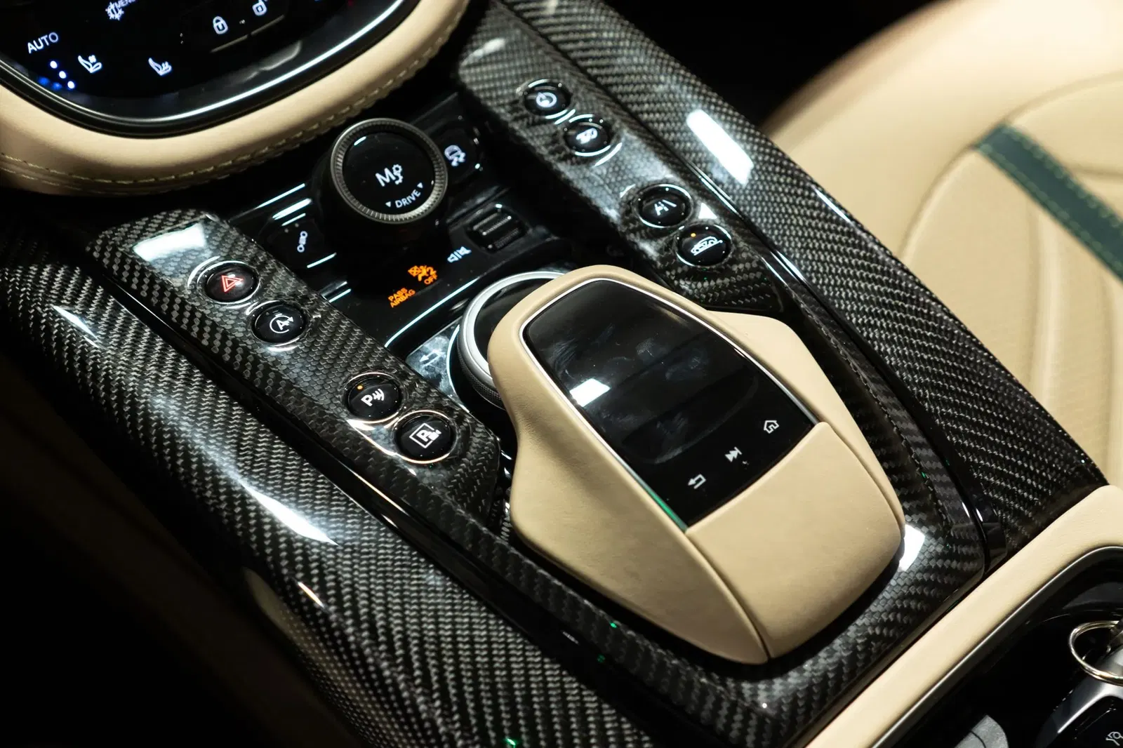 2023 Aston Martin DBX707
